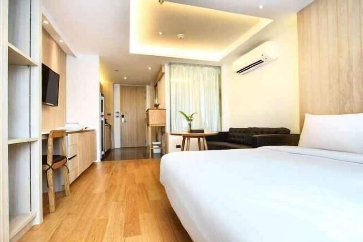 In-room safe, desk, blackout drapes, free WiFi