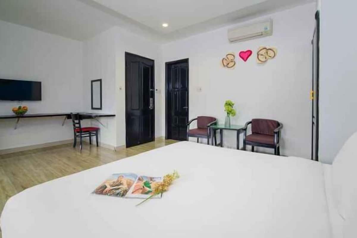 1 chambre, minibar, ameublement unique, bureau