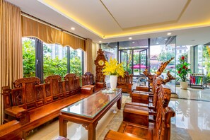 Área de estar no saguão