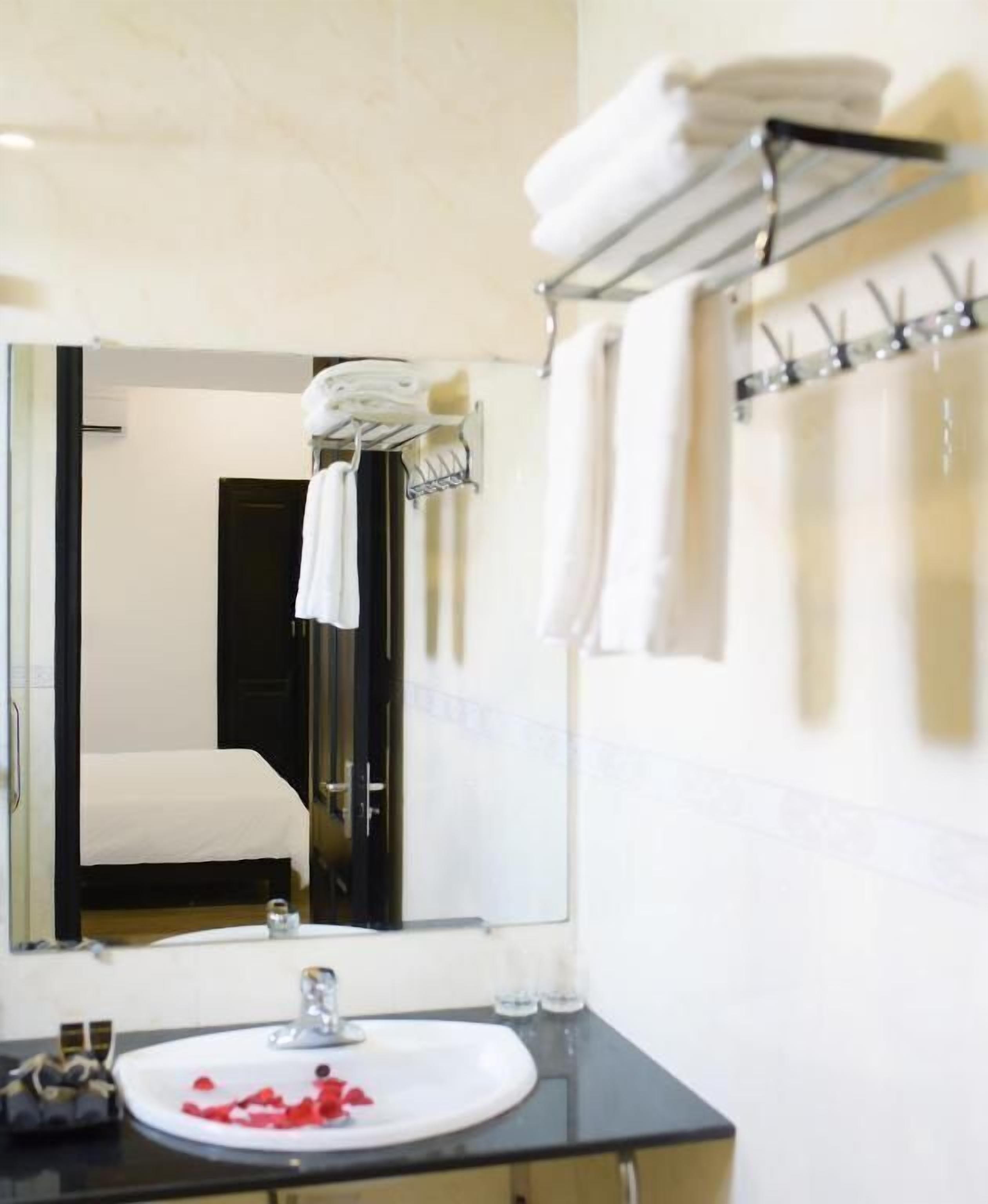 shower, hydromassage showerhead, designer toiletries, hair dryer