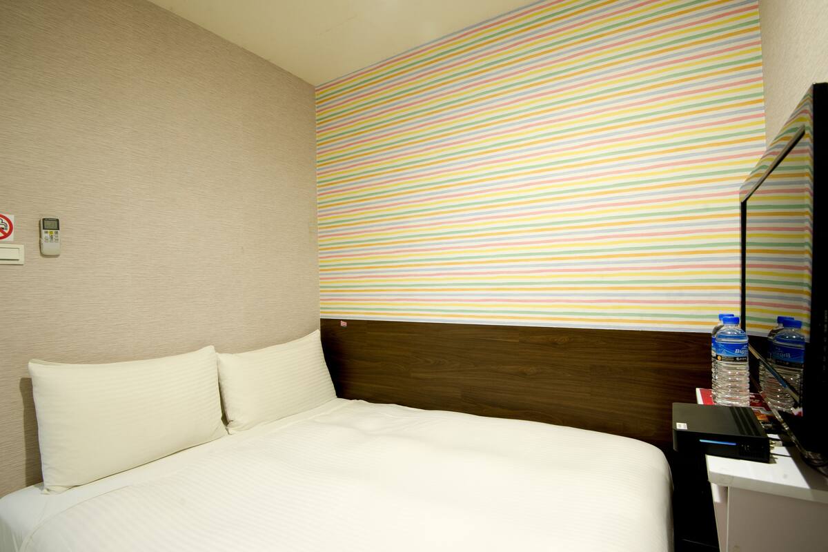 Kamar Double Standar | Brankas, tempat tidur lipat/tambahan, dan Wi-Fi gratis