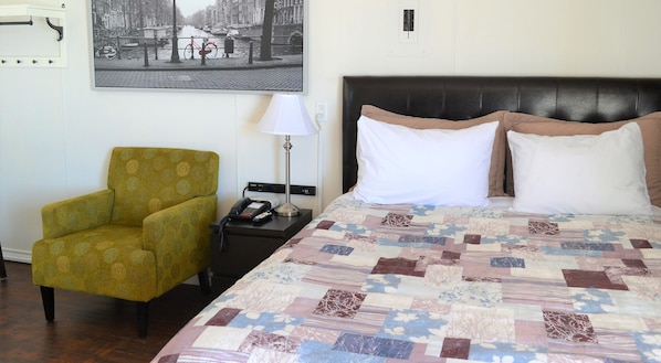 Standard Room, 1 Queen Bed | Premium bedding, desk, rollaway beds, free WiFi