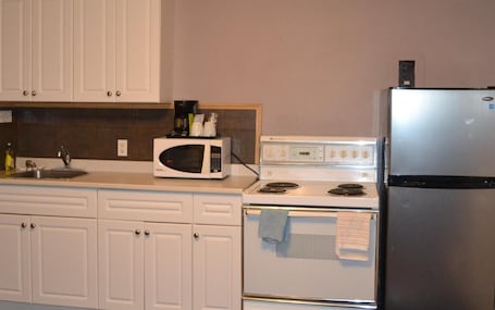 Refrigerador, microondas y cafetera y tetera