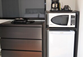 Refrigerador, microondas, cafetera/tetera