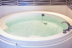 Twin Suite | Bathroom