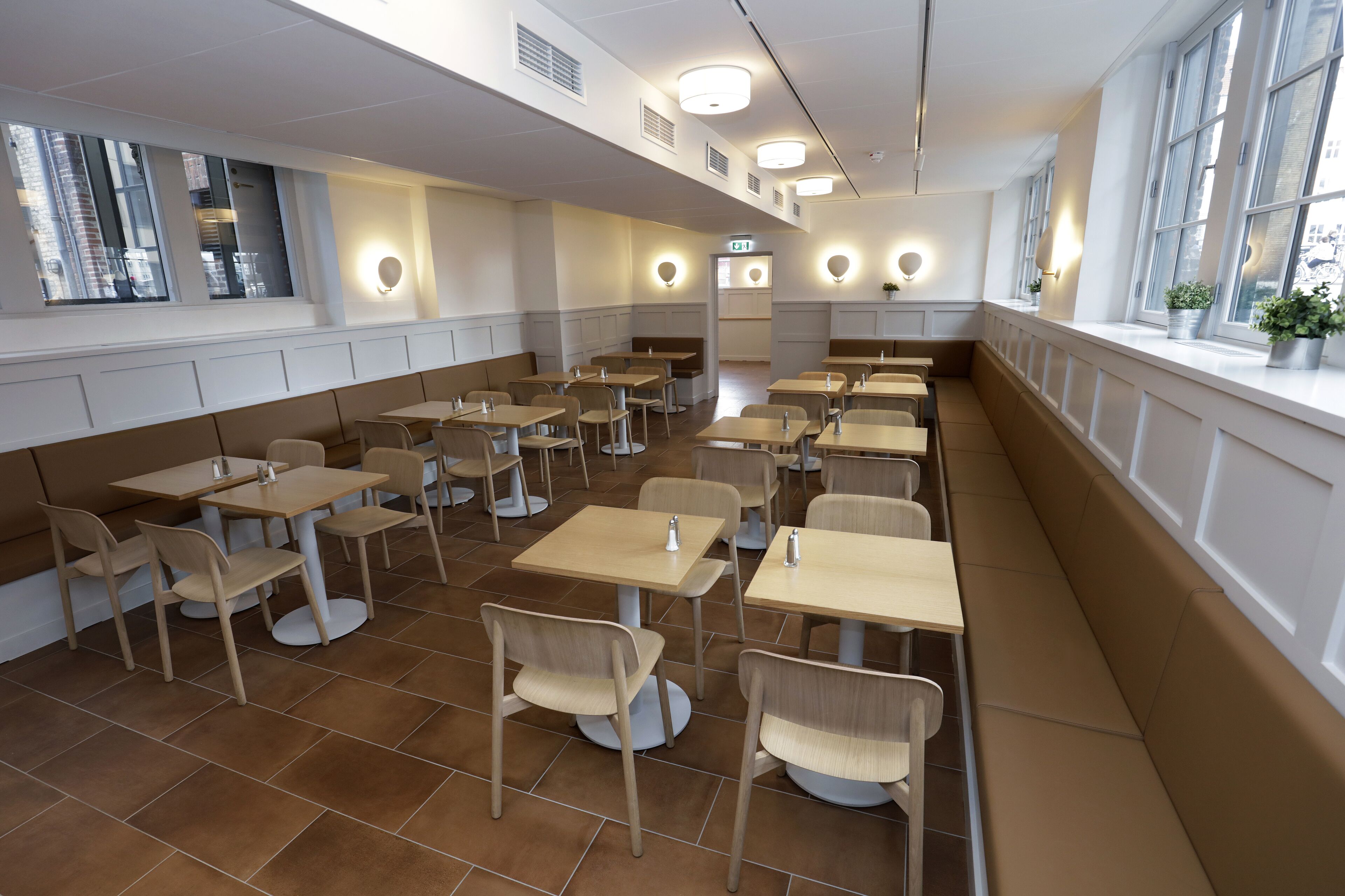 daily continental breakfast (dkk 100 per person)