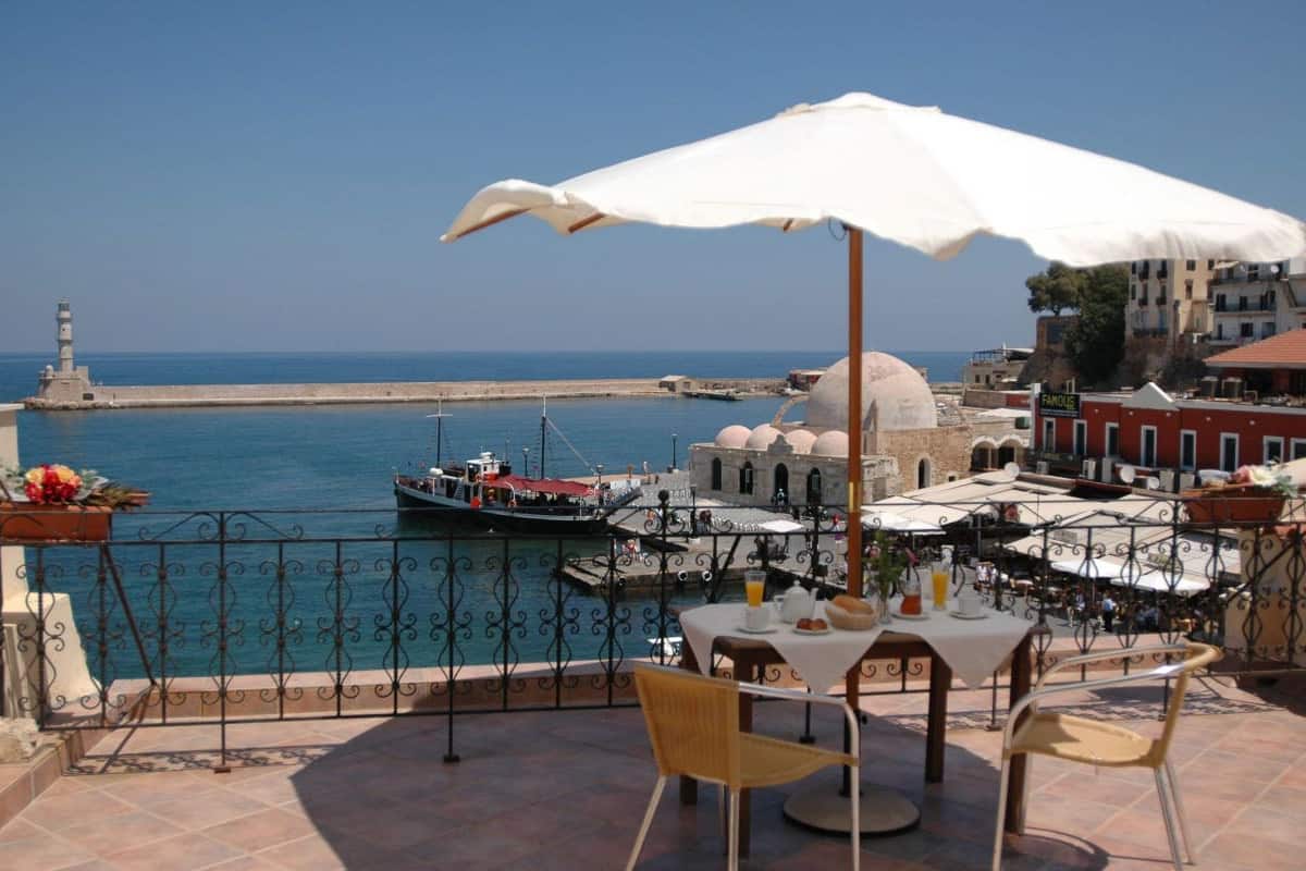 Suite, vista mare | Una cassaforte in camera, con stile personalizzato