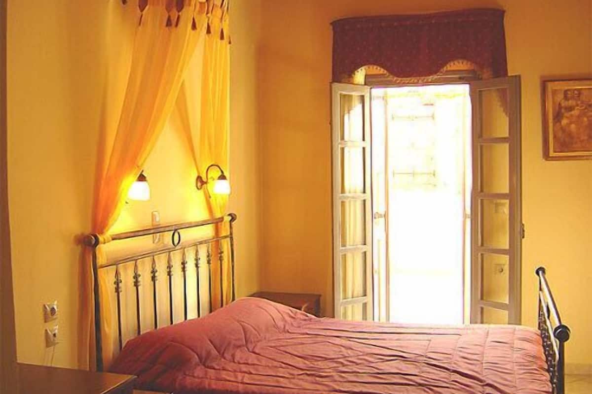 in-room safe, individually decorated, individually furnished