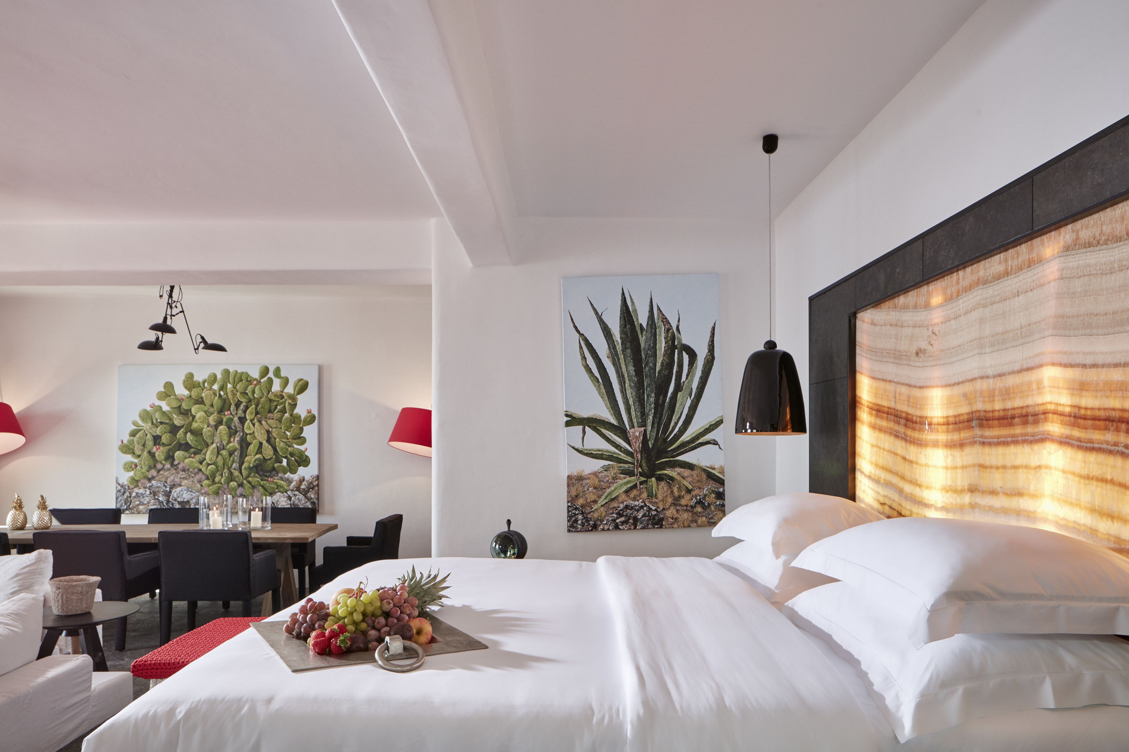 premium bedding, pillow-top beds, minibar, in-room safe