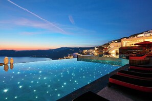 Seasonal outdoor pool, pool umbrellas, sun loungers - Myconian Avaton, Mykonos, a Member of Design Hotels (Mykonos)