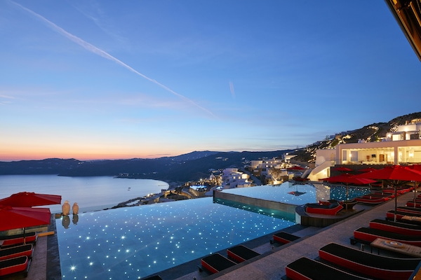 Seasonal outdoor pool, pool umbrellas, sun loungers
