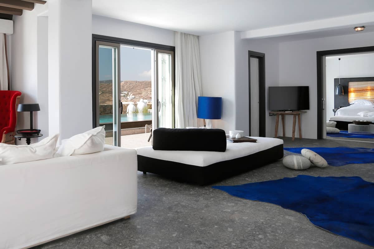 Premium bedding, pillowtop beds, minibar, in-room safe