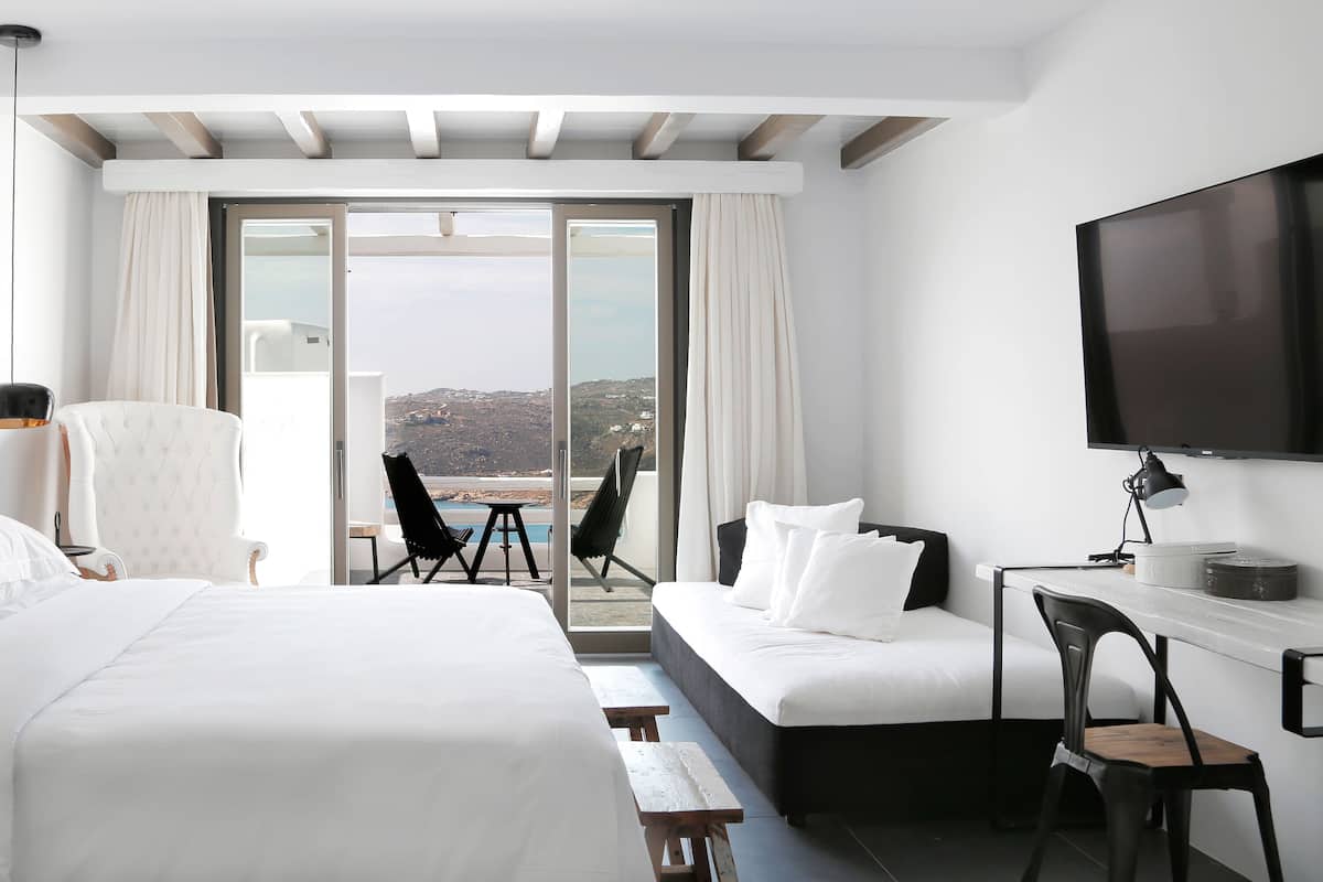 Premium bedding, pillowtop beds, minibar, in-room safe