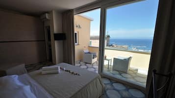 Deluxe Double Room, Sea View | Minibar, in-room safe, free cots/infant beds, rollaway beds