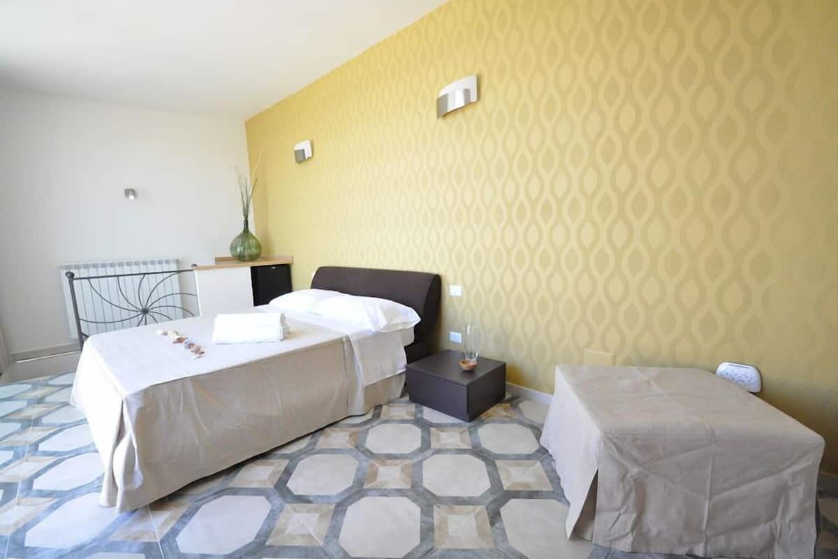Deluxe-Doppelzimmer, Meerblick | Minibar, Zimmersafe, kostenlose Babybetten, Zustellbetten