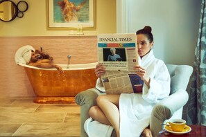 Abbey Deluxe | Bathroom | Free toiletries, hair dryer, towels - The Bird, Bath (Bath)