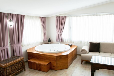 Private spa tub