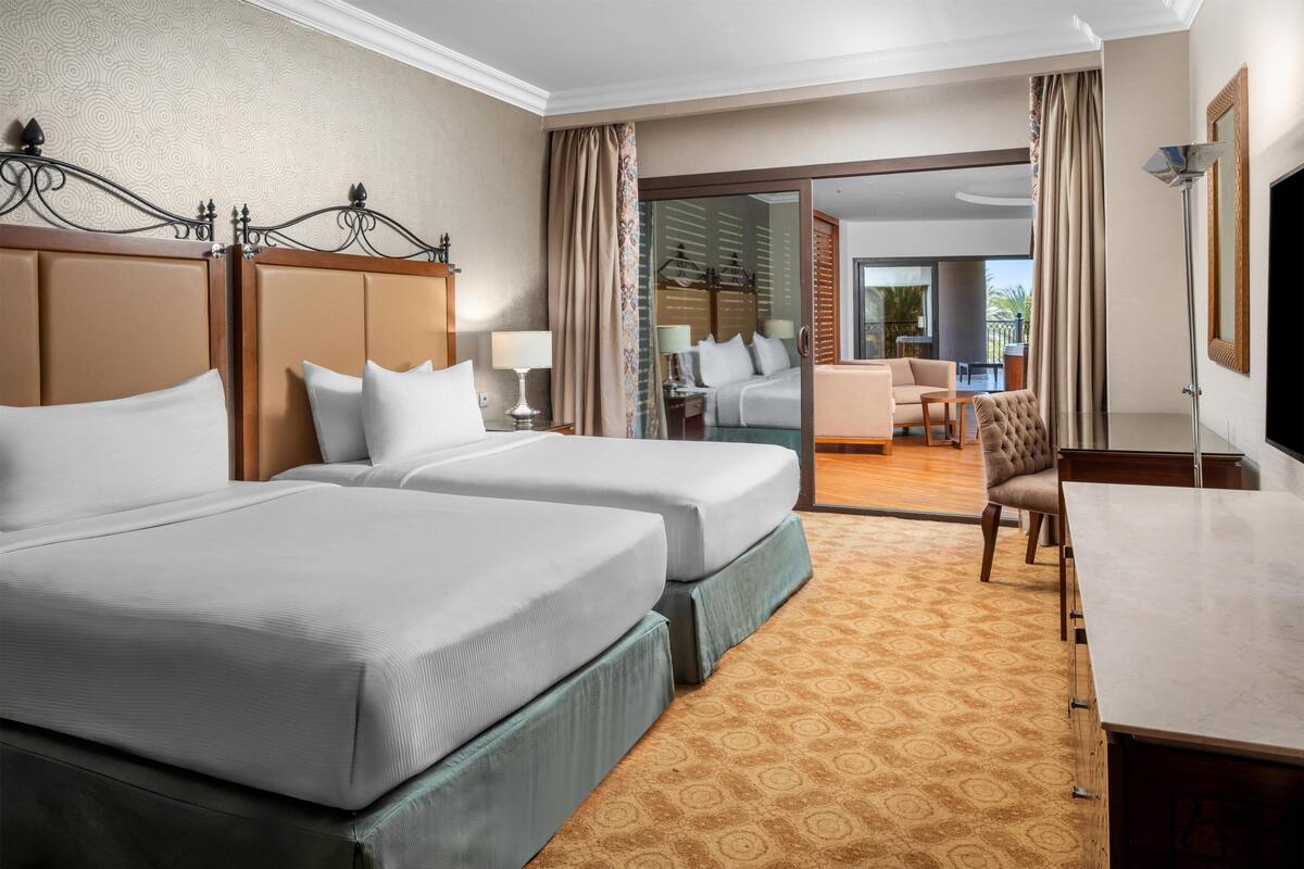 Suite royale, 1 très grand lit, fumeur | Minibar, coffre-fort, bureau, rideaux d’obscurcissement