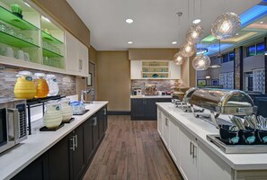 Petit déjeuner complet compris tous les jours