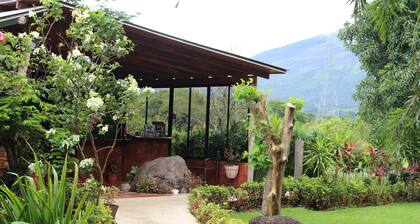 Hotel Colinas del Miravalles