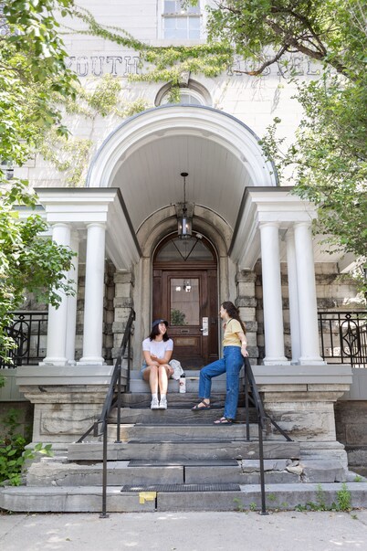 Saintlo Ottawa Jail Hostel