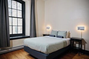 Chambre double, 1 lit double (with Bathroom) | Accès au Wi-Fi (inclus), literie fournie