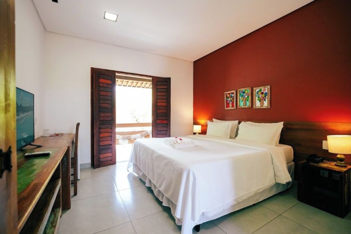 Suite Luxo Superior | Minibar, bed sheets