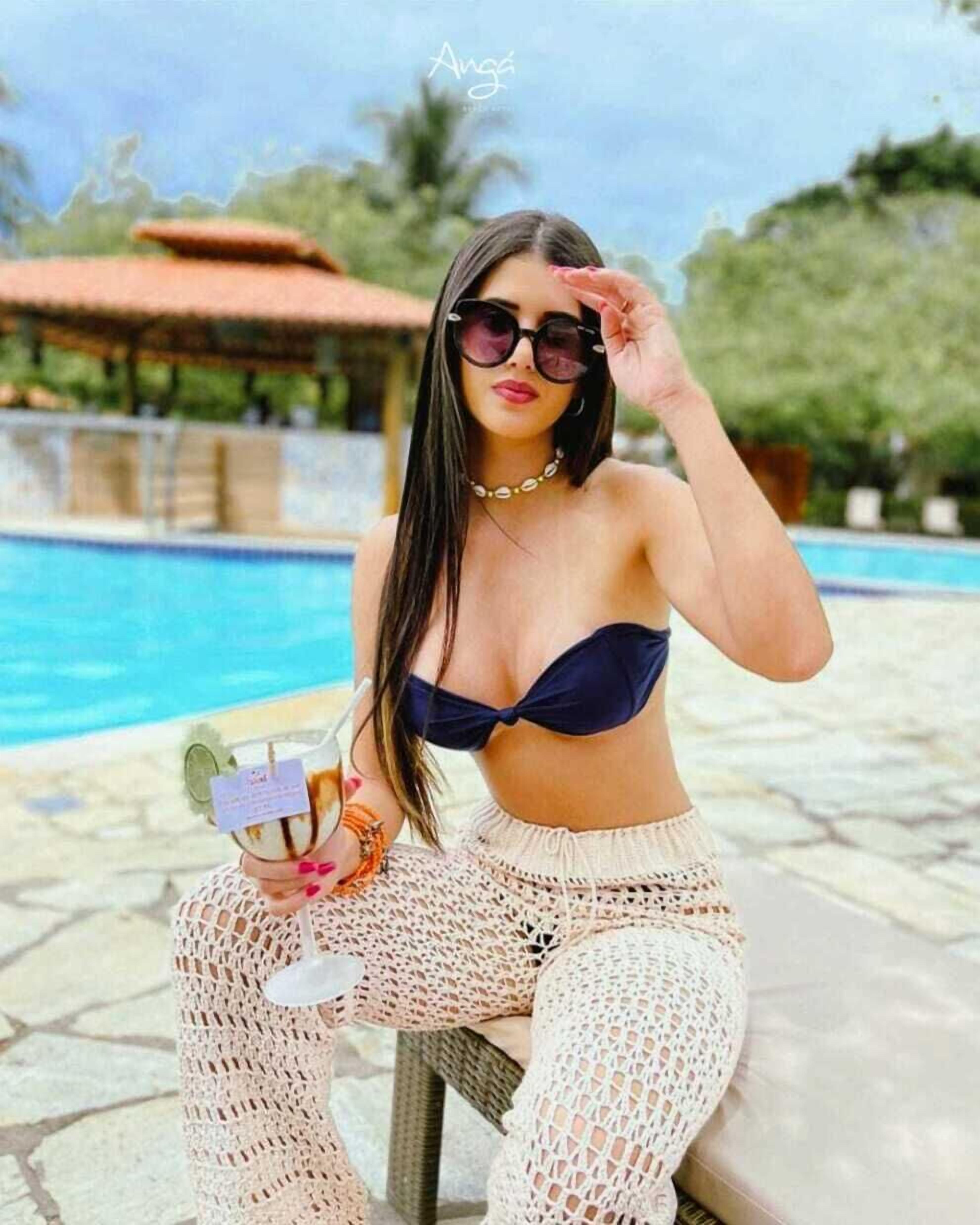 Ulkouima-allas, aurinkotuoleja