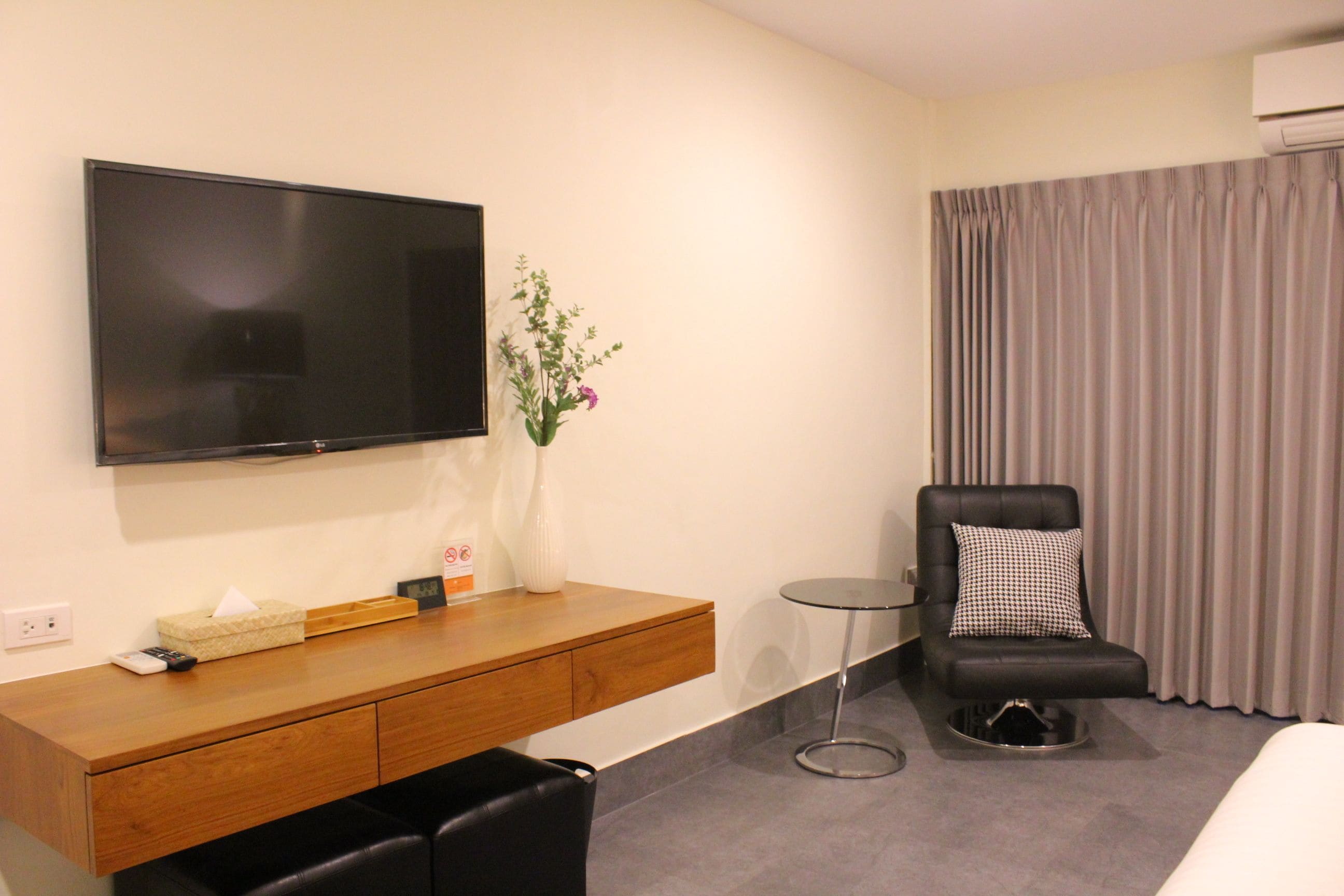 city suite, 1 bedroom, city view | 1 bedroom, free wifi