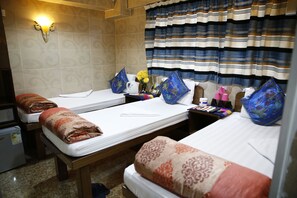 Triple Room | Peti besi dalam bilik, kalis bunyi, Wi-fi percuma 