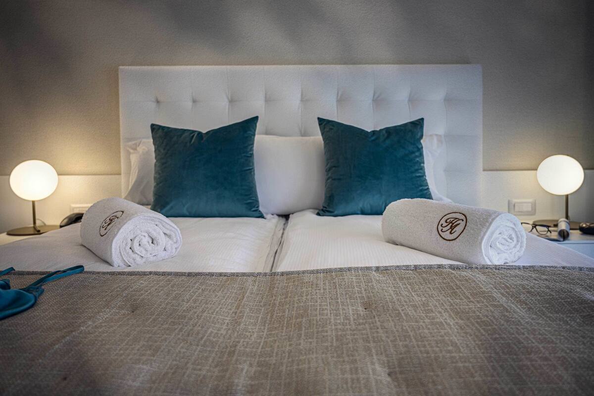 minibar, in-room safe, desk, soundproofing