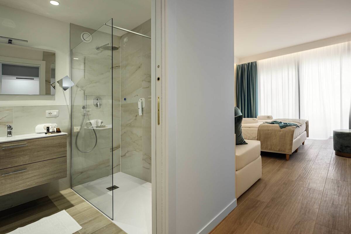 shower, free toiletries, hair dryer, slippers