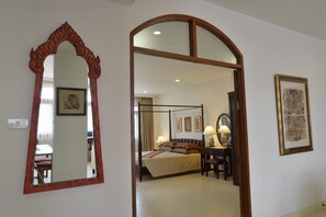 Suite – executive, 1 soverom | Minibar, safe på rommet, skrivebord og blendingsgardiner