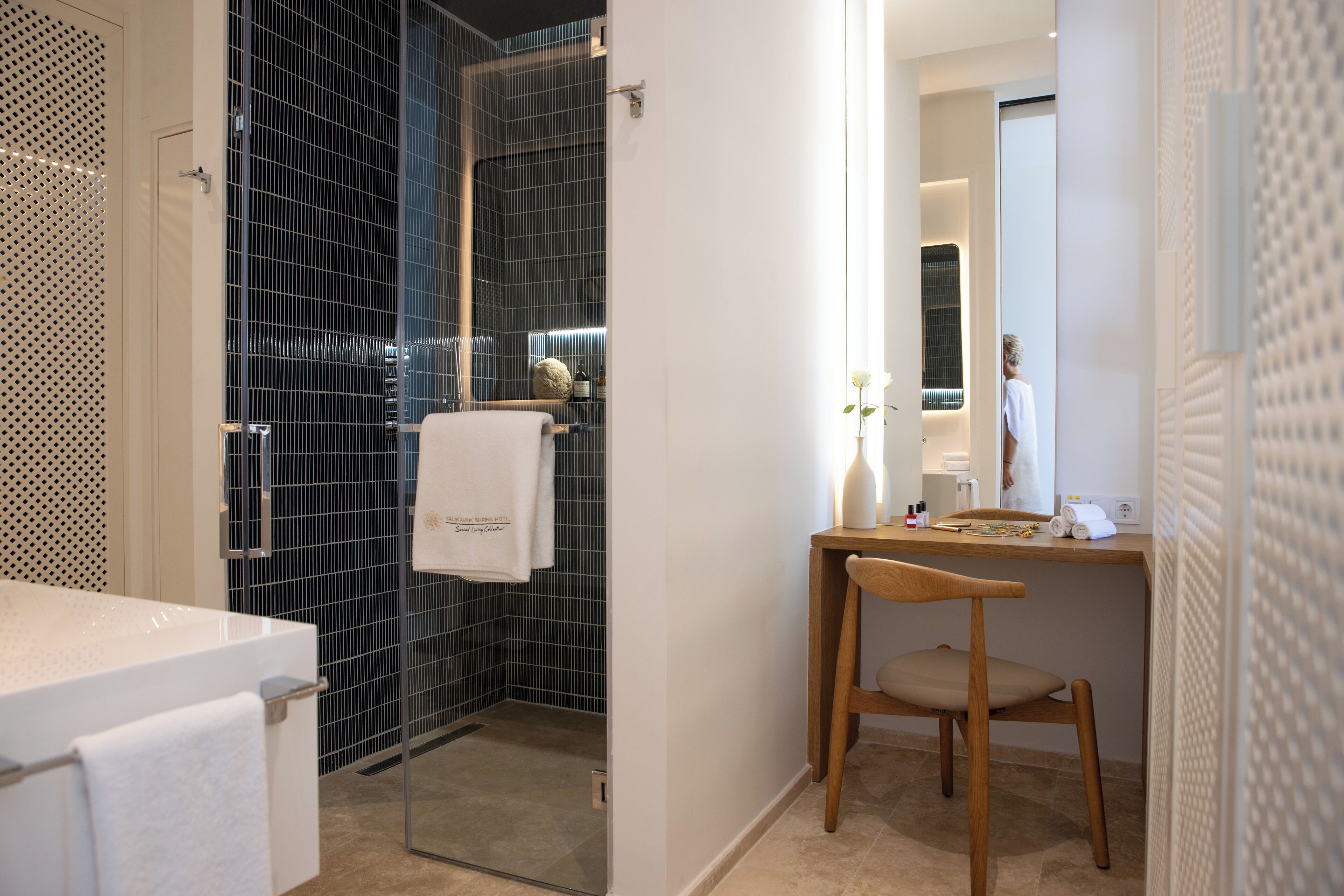 shower, rainfall showerhead, free toiletries, hair dryer