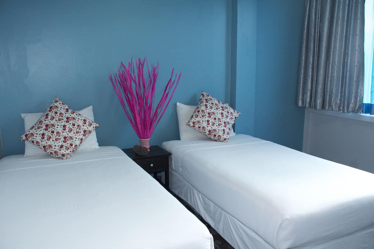Desk, rollaway beds, free WiFi
