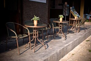 Se sirven desayunos, almuerzos, cenas y cocina tailandesa