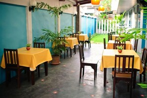 Breakfast, lunch, dinner served; Thai cuisine  - Lamer Hotel and Hostel (Chiang Mai)