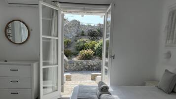 Studio (Quadruple) | Select Comfort beds, in-room safe, soundproofing, iron/ironing board