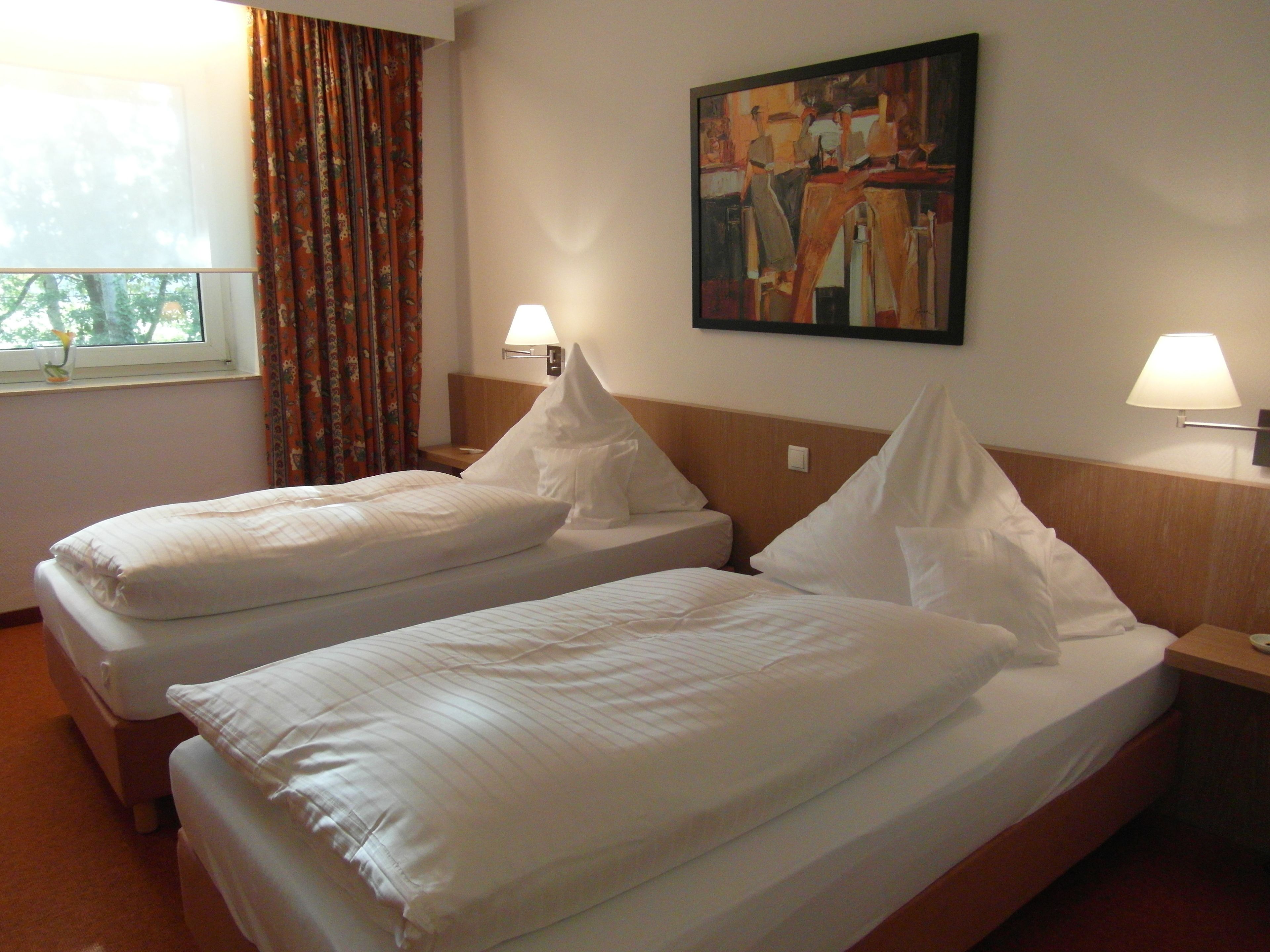 double room | desk, blackout curtains, soundproofing, cots/infant beds