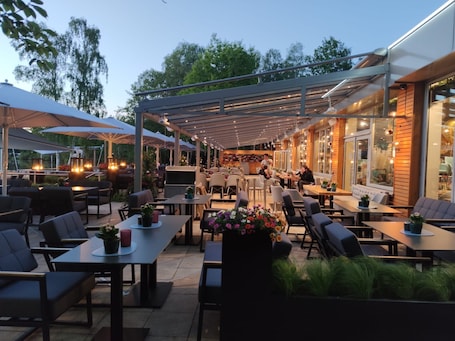 Lunch, dinner and brunch served . Hotel am Springhorstsee