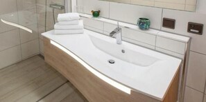 Free toiletries, hair dryer, towels - Hotel am Springhorstsee (Burgwedel)