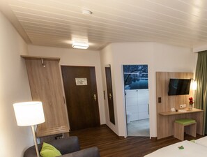 Bureau, rideaux occultants, chambres insonorisées