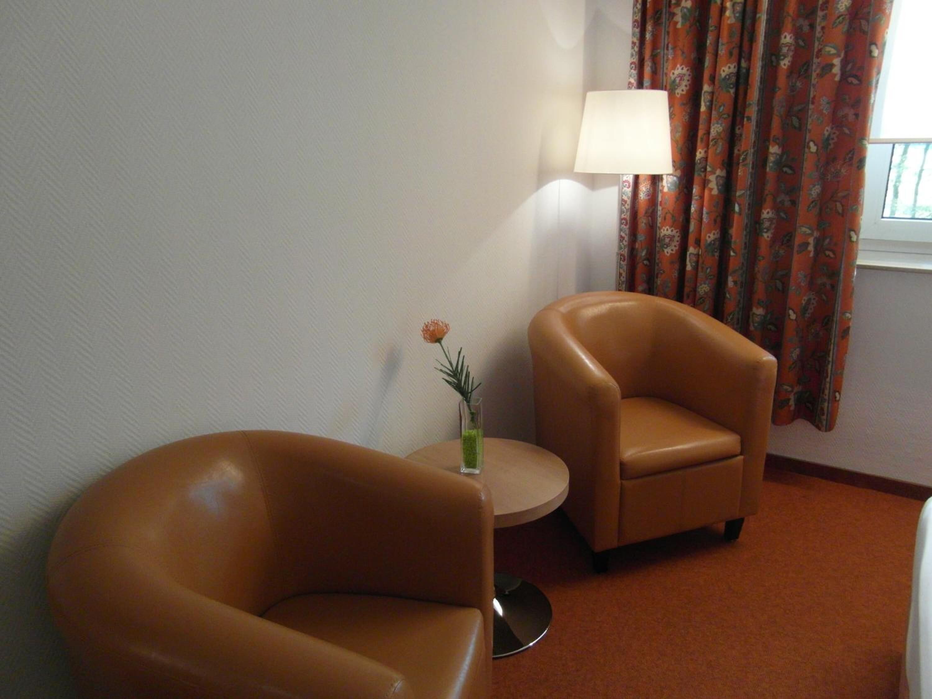 32-inch flat-screen tv with digital channels, tv