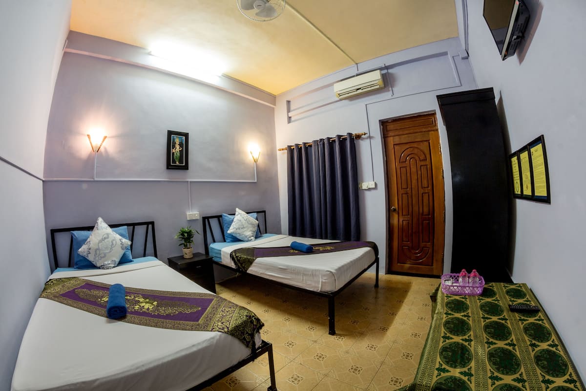 Deluxe Twin room with window