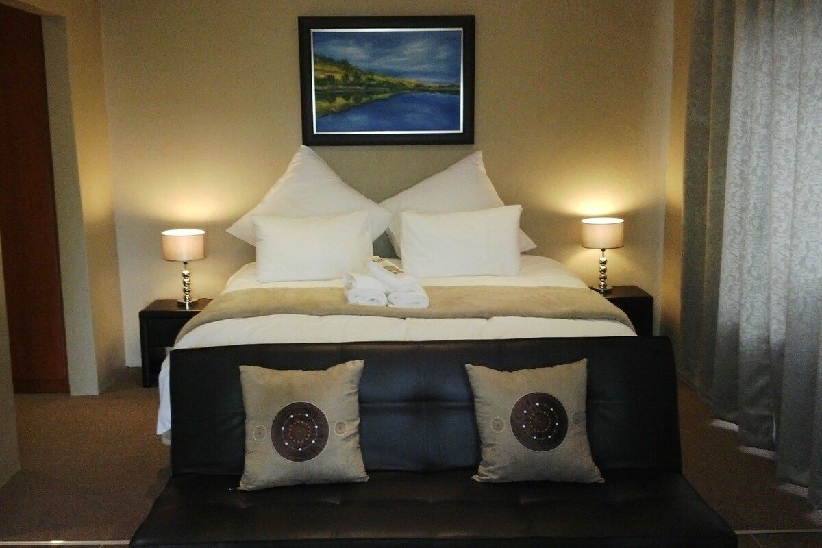 Studio (King En-Suite)