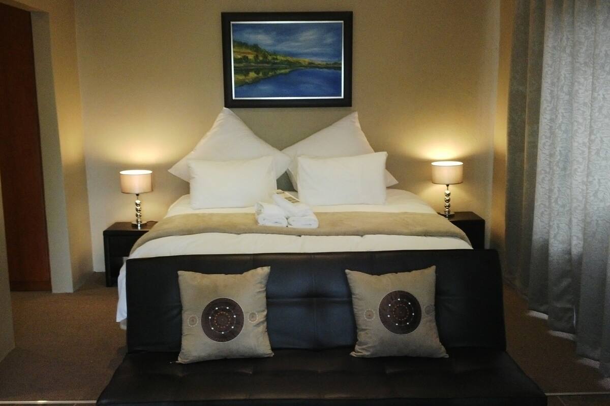 Estudio (King En-Suite) | Ropa de cama de alta calidad y colchones con acolchado adicional
