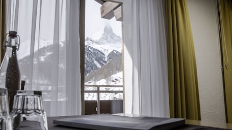 Double room with Matterhorn view | Hypo-allergenic bedding, in-room safe, desk, free WiFi