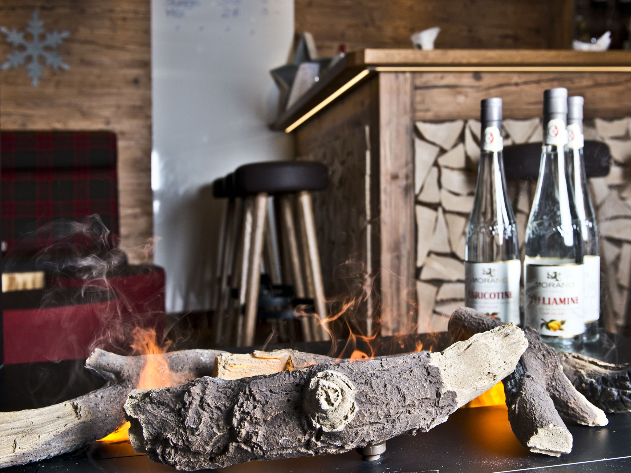 hypo-allergenic bedding, in-room safe, desk, free wifi