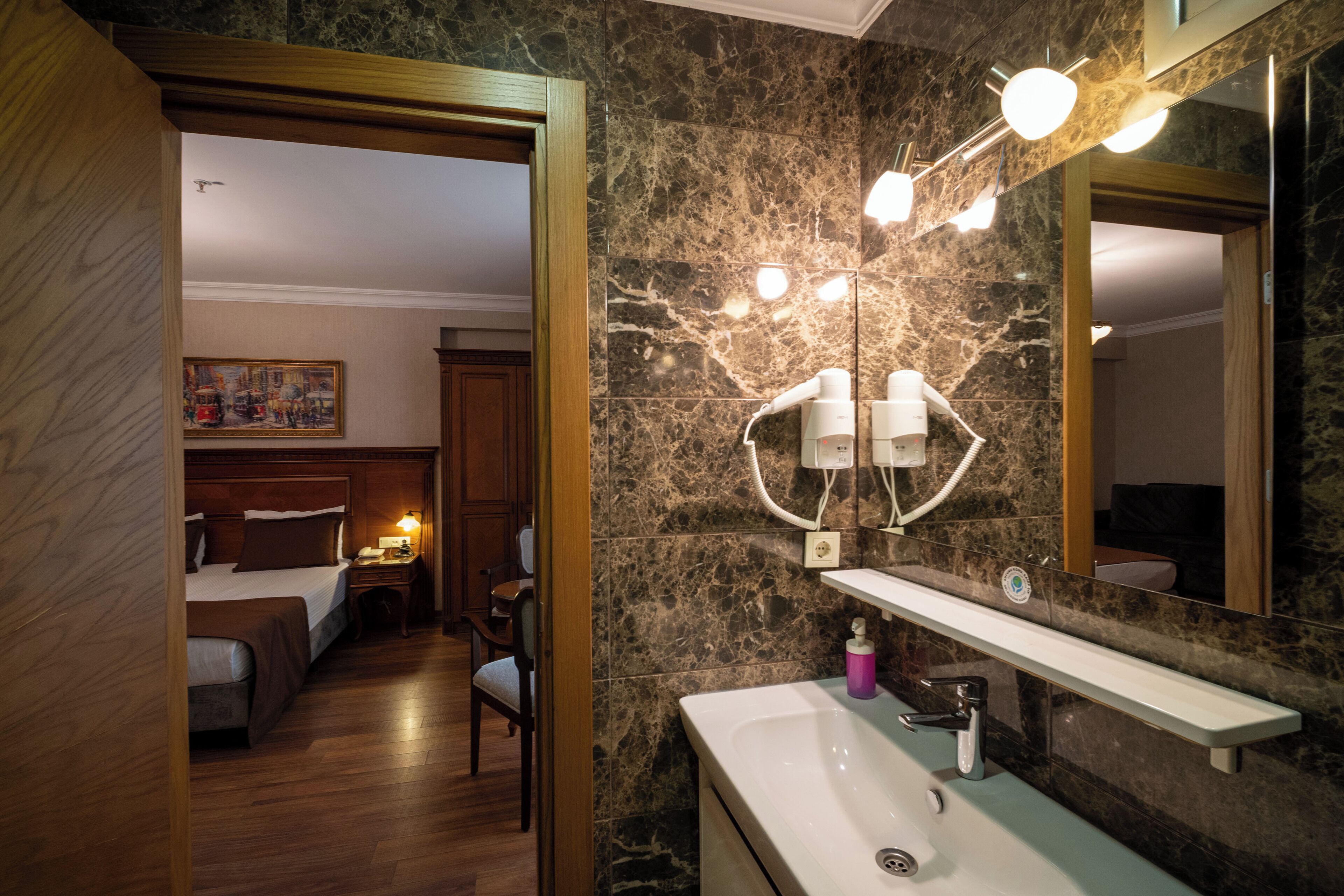 deluxe double room | 2 bedrooms, premium bedding, down duvets, minibar