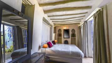 1 bedroom, in-room safe, soundproofing, free WiFi